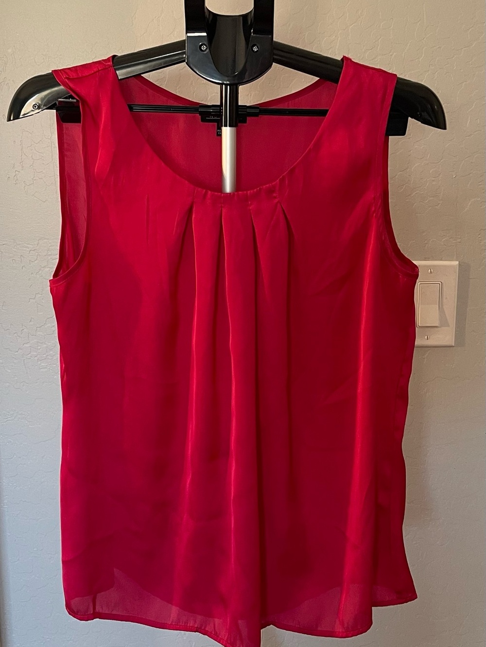 Women's Sleeveless Pleated Shell Top - Pink